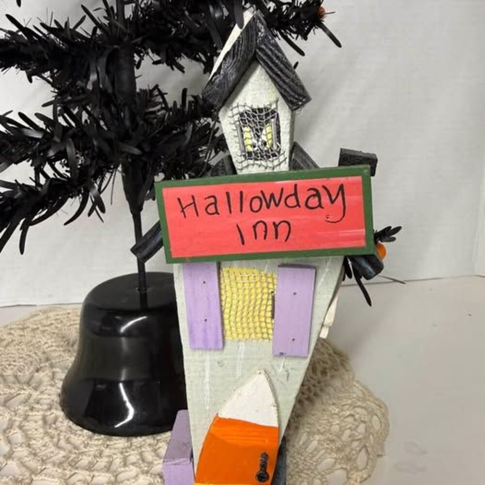 Halloween Black Tinsel Tree and Hallowday Inn Wooden House Decor - Picture 2 of 6